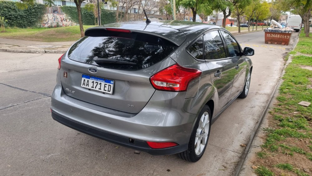 Ford Focus Se Plus Aut Cuero-Techo 5 Pts — foto 2